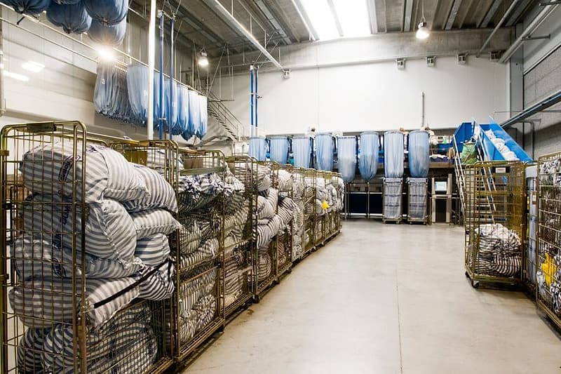 Rolcontainers met persoonsgebonden kledij per bewoner